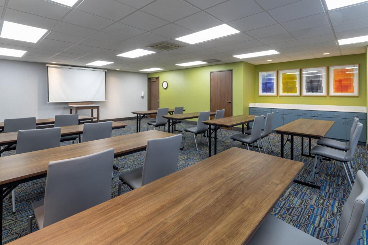 Holiday Inn Express Hotel & Suites-St. Paul By Ihg Vadnais Heights Exterior foto